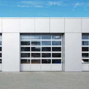 Bramy garażowe przemysłowe aluminiowe z drzwiami przejściowymi z przeszkleniami