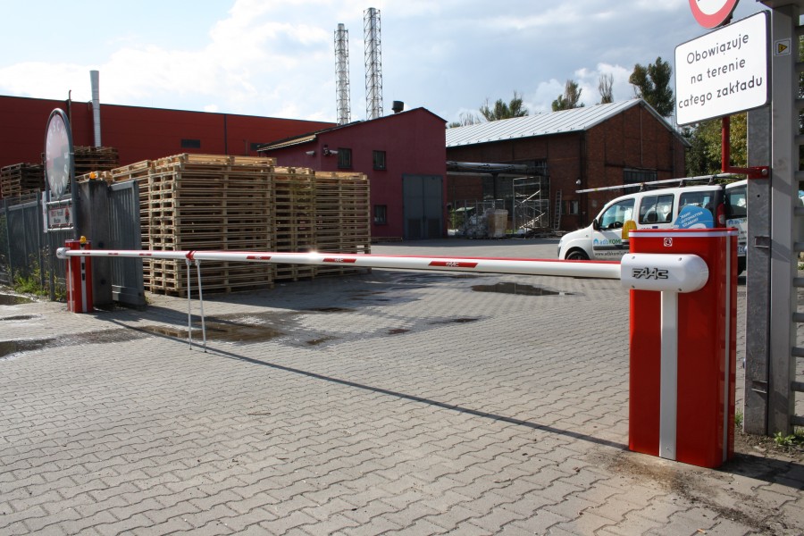 Montaż i serwis. Szlabany wysokiej jakości hydrauliczne FAAC B680H – Hirsch Wrocław
