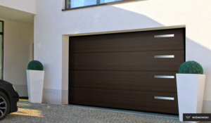 Brama garażowa segmentowa UniPro bez przetłoczeń z aplikacjami ozdobnymi 4