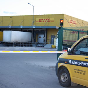 Szlabany hydrauliczne FAAC 615 - centrum logistyczne DHL Wrocław -dostawa, instalacja, serwis szlabanów 2