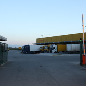 Szlabany hydrauliczne FAAC 615 - centrum logistyczne DHL Wrocław -dostawa, instalacja, serwis szlabanów 3