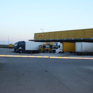 Szlabany hydrauliczne FAAC 615 - centrum logistyczne DHL Wrocław -dostawa, instalacja, serwis szlabanów