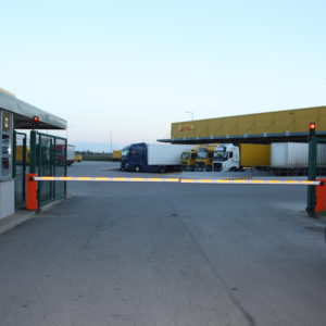 Szlabany hydrauliczne FAAC 615 - centrum logistyczne DHL Wrocław -dostawa, instalacja, serwis szlabanów 12