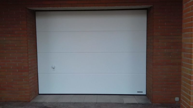Brama garażowa segmentowa Wiśniowski dostawa i montaż - lokalizacja Bielawa
