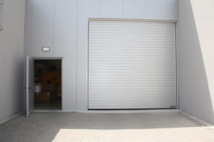 3. Brama przemysłowa segmentowa Hormann i drzwi stalowe płaszczowe Wiśniowski - montaż ADB Komfort